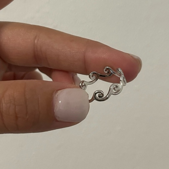 - 925 Sterling Silver Wave Band Ring. - Picture 8 of 8